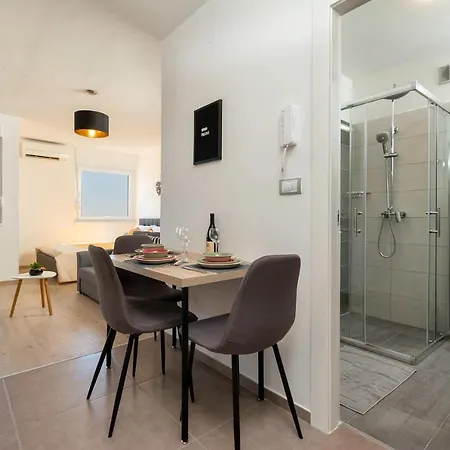 Apartman Vita * 풀라